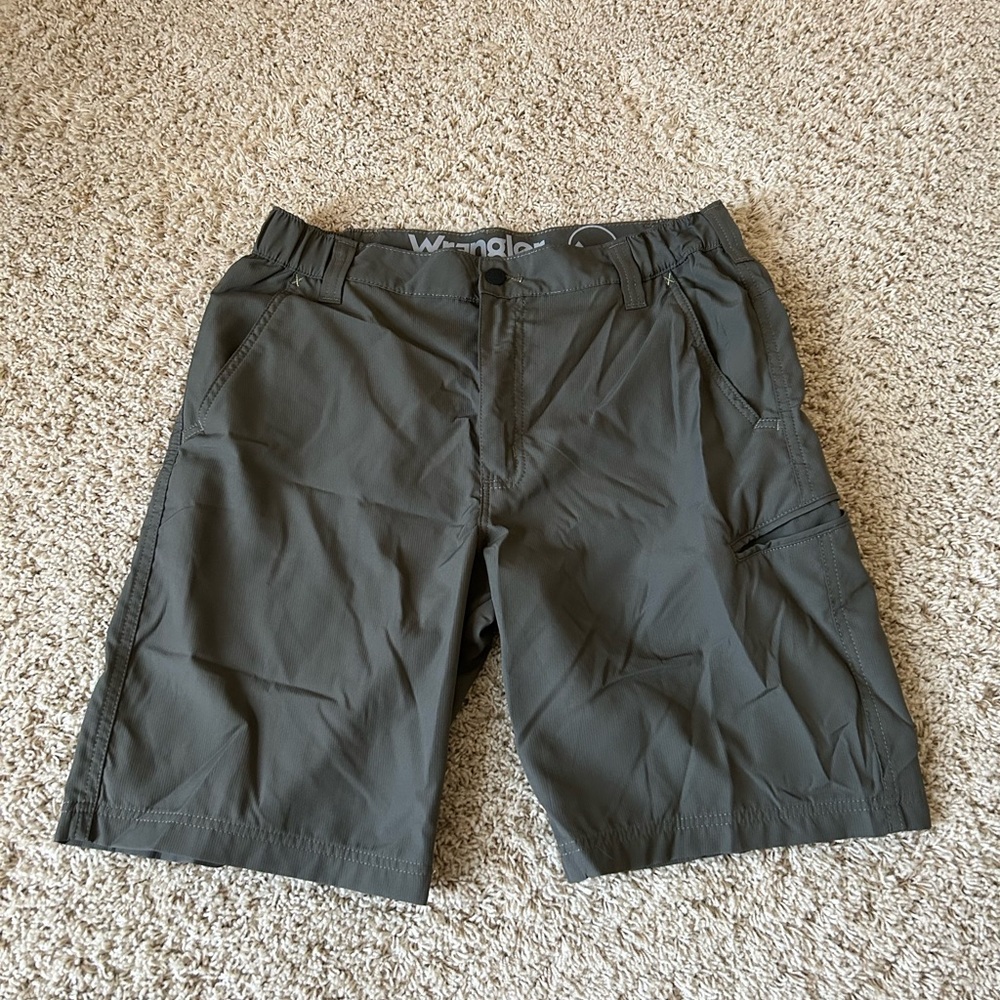 Wrangler hiking shorts new without tags Men’s 33
